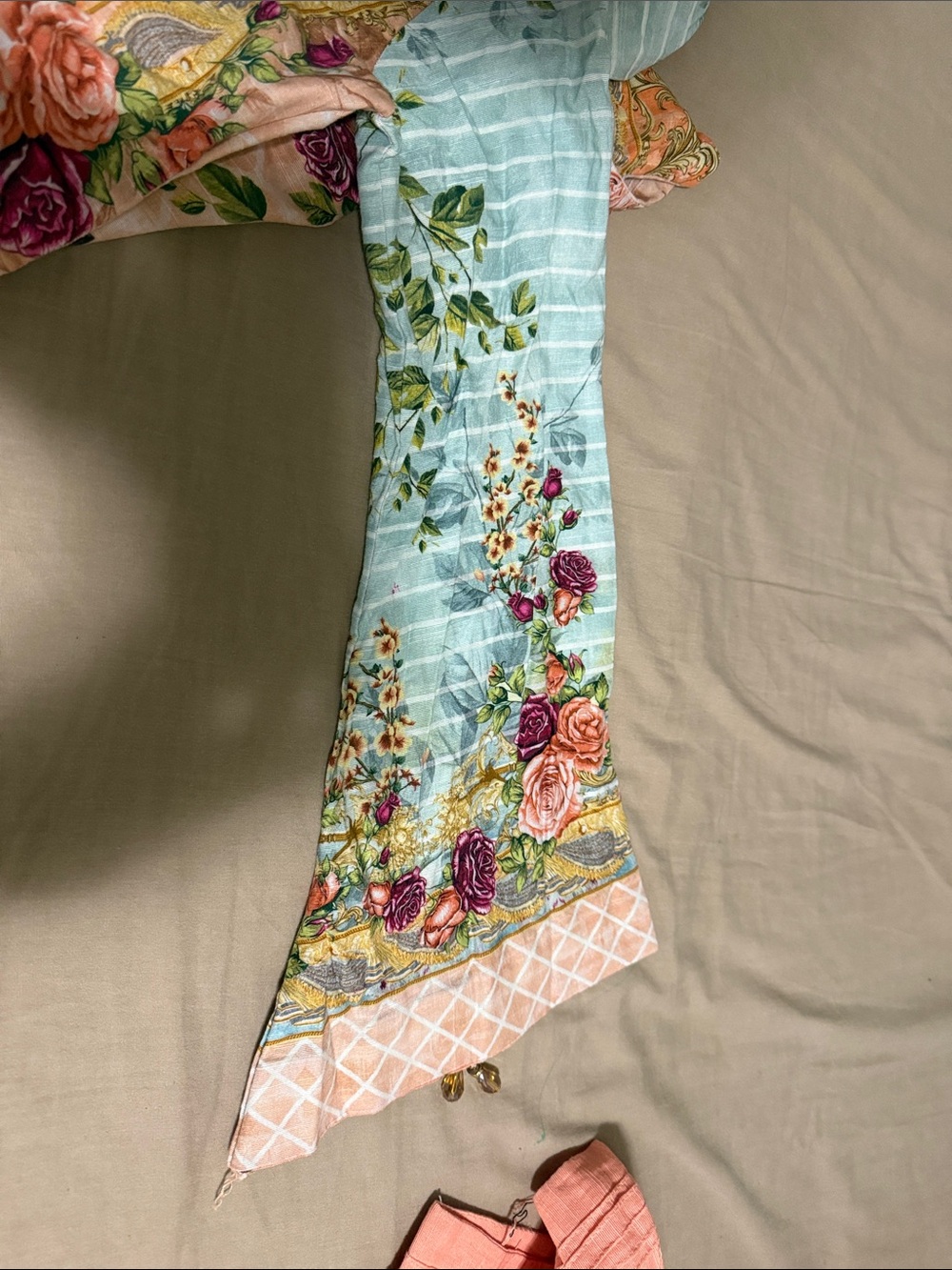 Floral Embellished Kurta Set with Peach Trousers - Picture 8 of 9